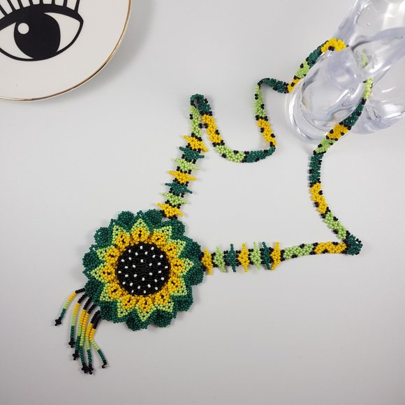 🌈 Beautiful Handcrafted flower necklace - Picture 3 of 5